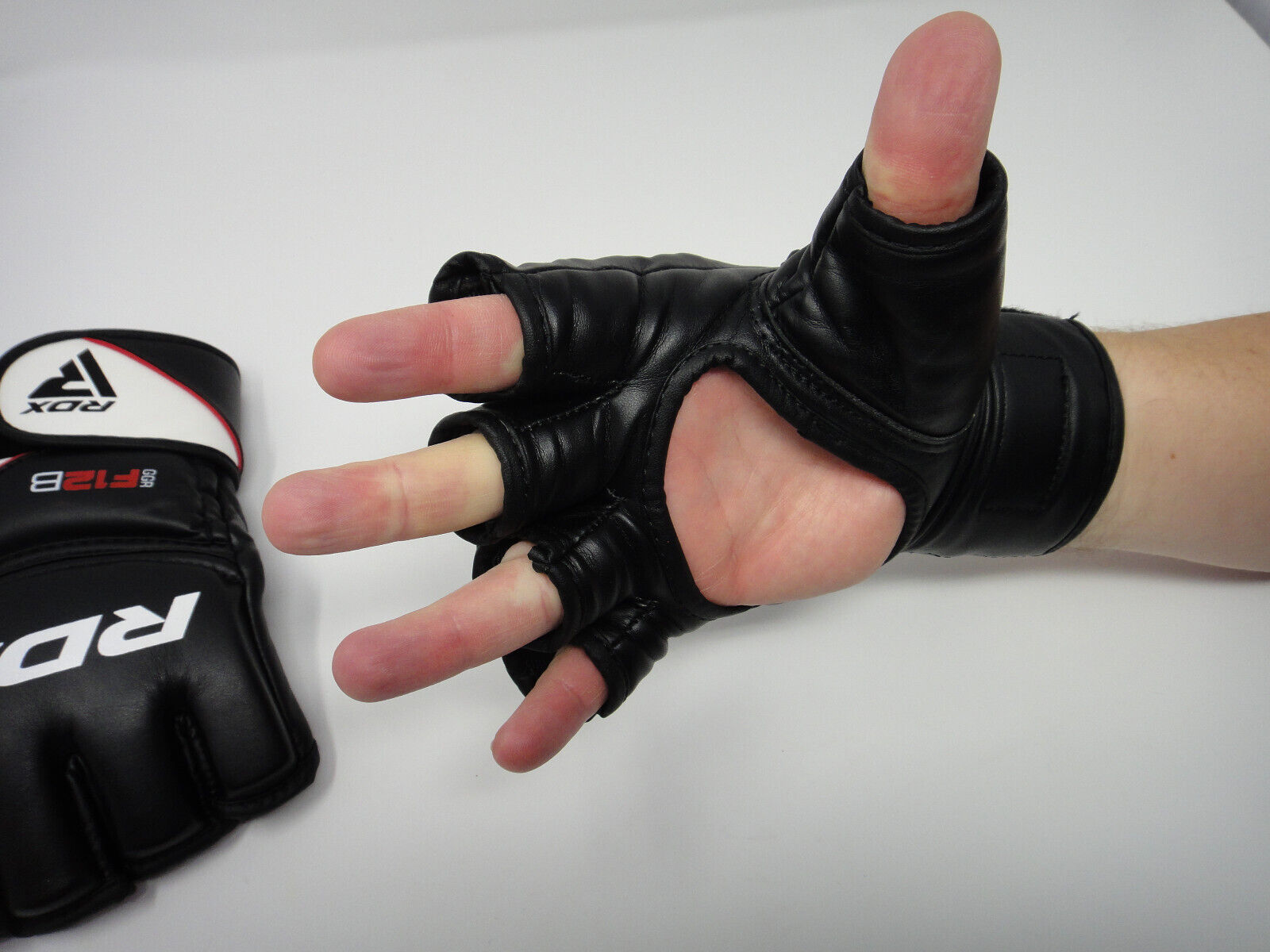 Guantes MMA RDX Negro - GGR-F12B