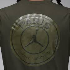 Camiseta Nike Paris Verde - FN5332-355