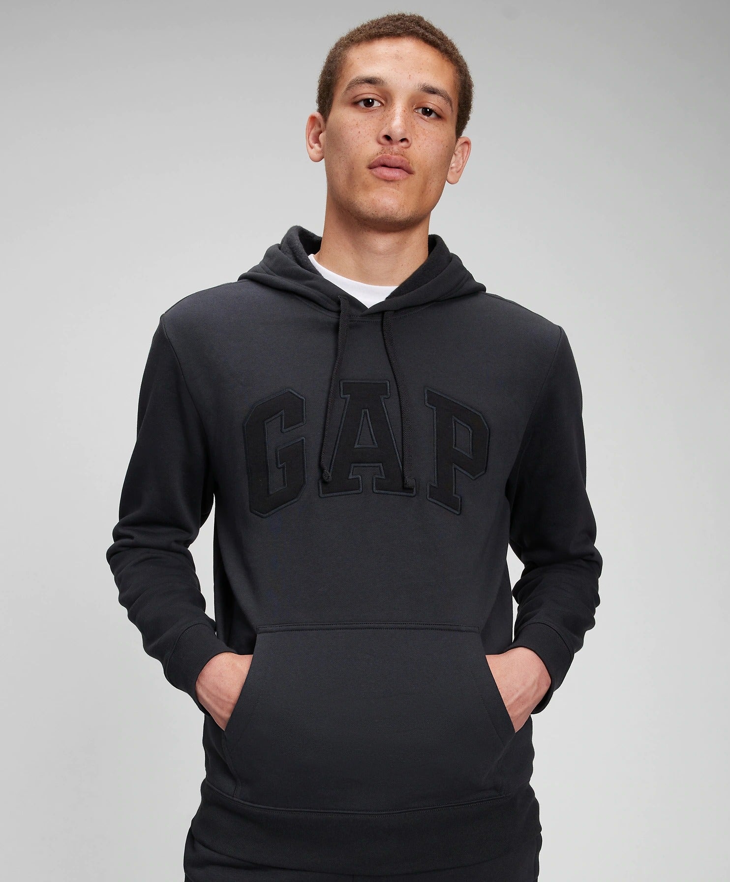 Saco GAP Hombre Cerrado Gris Logo Negro - 510981-021